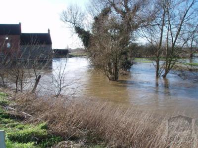 The river in flood - looking upstream to the Mill [144]
